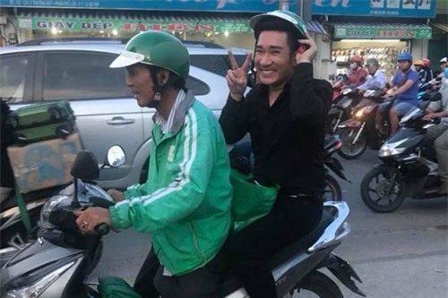 Vì sao ca sĩ 'sưu tầm sổ đỏ' có 13 căn nhà, 2 xe sang, biệt thự 20 tỷ vẫn đi xe ôm?