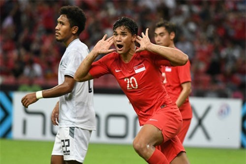 Clip: Singapore ‘đánh tennis’ trước Đông Timor