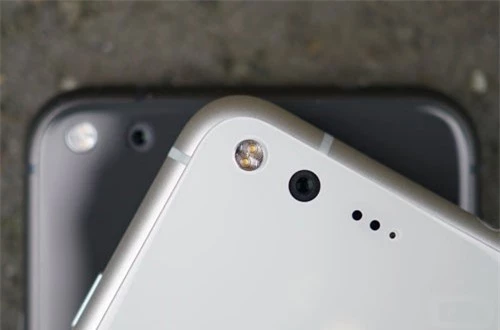 =6. Google Pixel (tốc độ chụp: 1,1 giấy/tấm).