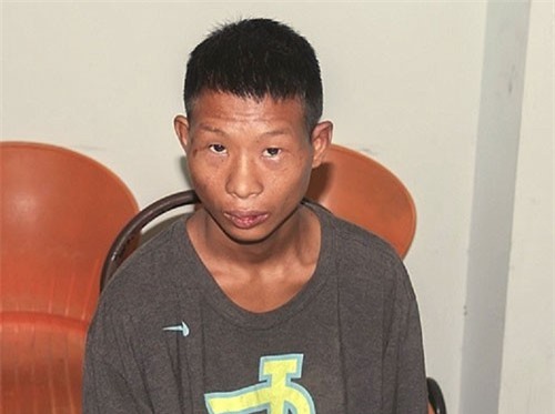 Thấy xe buýt "quên khóa", nam thanh niên nhảy lên lái... một mạch