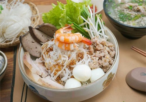 Quán hủ tiếu ngon "nổi đình nổi đám" ở đất Sài thành