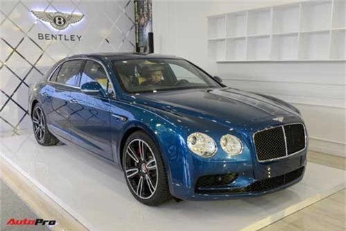 Ngắm siêu xe Bentley Flying Spur V8 S vừa ra mắt tại Việt Nam, giá gần 17 tỷ đồng. Mẫu xe thể thao hạng sang Anh quốc về Việt Nam sau hơn 2 năm ra mắt toàn thế giới, chiếc đầu tiên có giá bán 16,868 tỷ đồng, chưa có khách hàng đặt mua. (CHI TIẾT)