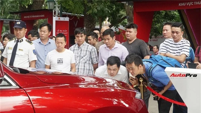 Chưa rõ chất lượng nhưng người Việt vẫn chốt hơn 2.000 đơn đặt mua xe VinFast chỉ trong 2 ngày giới thiệu