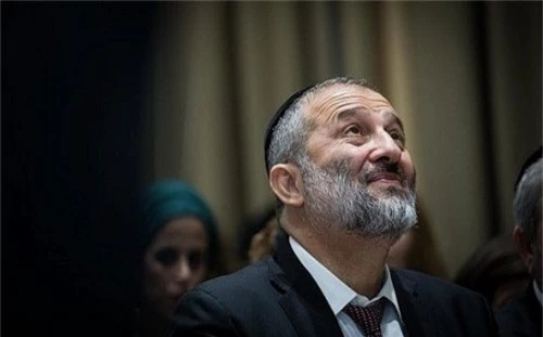 Bộ trưởng Nội vụ Israel Aryeh Deri bị truy tố về tội lừa đảo - Ảnh 1