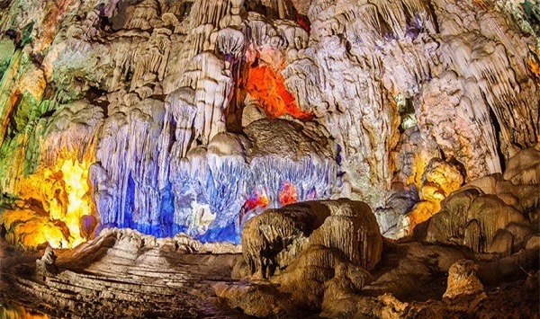 Vẻ đẹp của hang Sơn Đoòng tại Quảng Bình