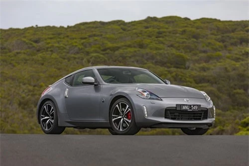 1. Nissan 370Z 2018 (giá khởi điểm: 29.990 USD).