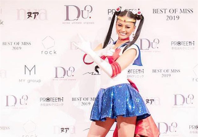 Hoa hậu Nhật Bản chơi trội với màn cosplay Thủy thủ Mặt Trăng tại Miss Universe 2018