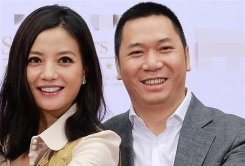 Vợ chồng Triệu Vy dùng chiêu "thổi giá", lừa trăm nhà đầu tư ra sao?