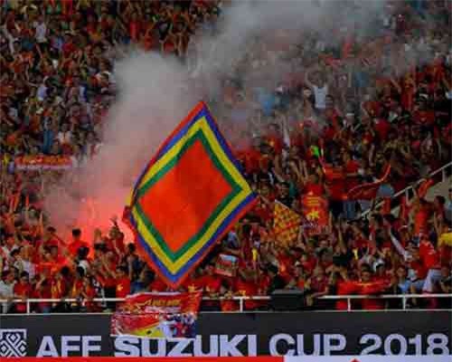 Bùi Tiến Dũng, Quang Hải: 'Tuyển Việt Nam không cần pháo sáng'