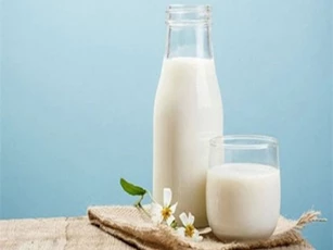 Thực hư quan niệm không thể ăn chuối và uống sữa khi đói bụng