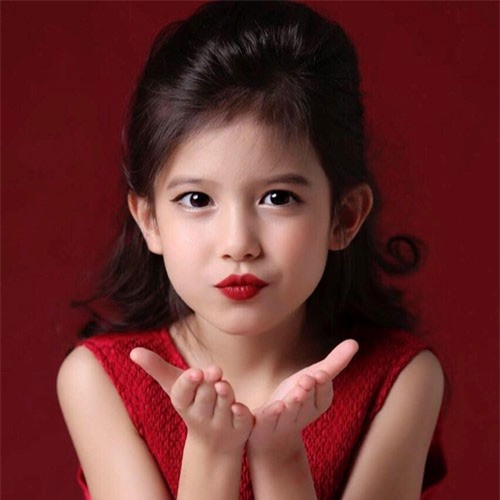 Cô bé 8 tuổi gây sốt MXH được dân mạng truy tìm gắt gao