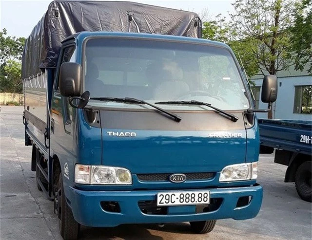  Trước đó, một chiếc xe tải cũng do Thaco lắp ráp sản xuất là Kia Frontier cũng đã may mắn bốc được biển số ngũ quý 29C-888.88. 
