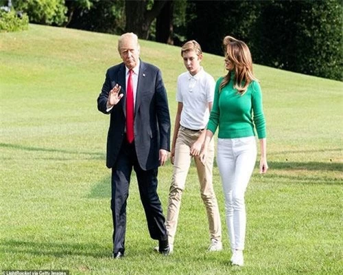 Phong cách lịch lãm của Barron Trump