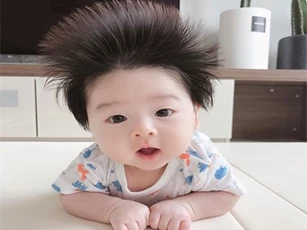 Clip: Cậu bé Hàn Quốc khiến hàng triệu trái tim liêu xiêu vì độ đáng yêu