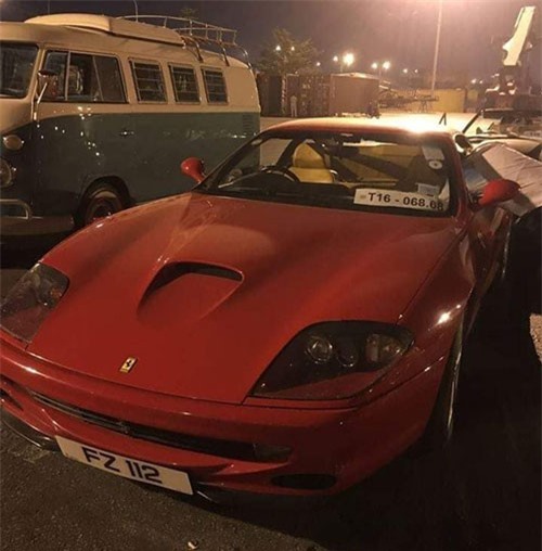 Bộ đôi siêu xe Ferrari Mondial và 550 Maranello lạ lẫm bất ngờ cập cảng Việt Nam cùng dàn xe cổ khác