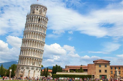 Tháp nghiêng Pisa đối mặt với nguy cơ càng ngày càng... thẳng