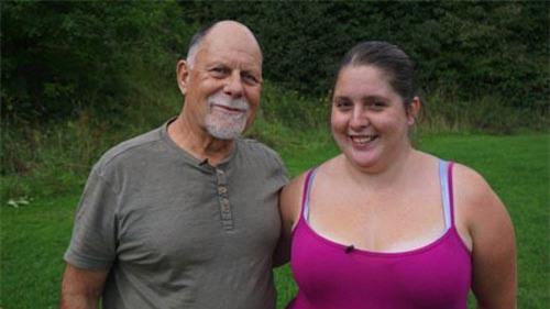 Cô gái 28 tuổi kết hôn với chồng cũ 69 tuổi của mẹ