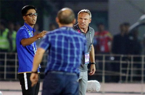 Người chỉ trích Park Hang-seo có quan hệ đặc biệt với GĐKT Gede