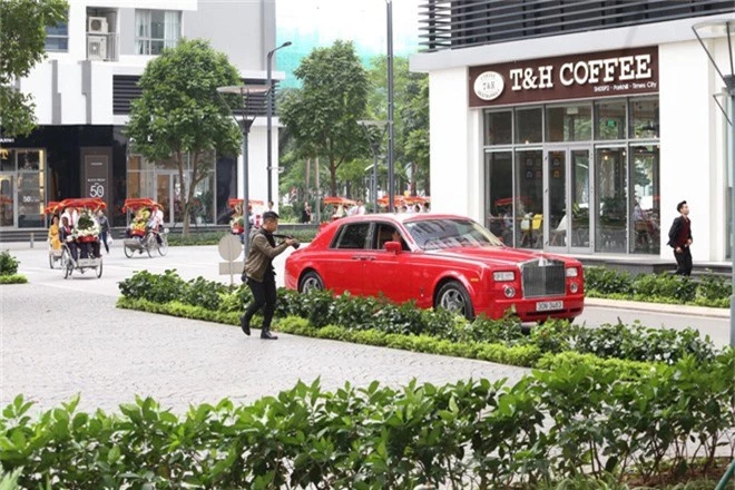 chong dai gia hon a hau thanh tu 16 tuoi, di rolls-royce, the luc co nao? hinh anh 2