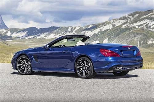 Vẻ đẹp hoàn mỹ của siêu xe mui trần Mercedes-Benz, giá từ 88.200 USD. Mercedes-Benz SL 450 Roadster 2018 có giá bán từ 88.200-222.000 USD (tương đương 2,059-5,181 tỷ đồng). Cùng chiêm ngưỡng thiết kế ấn tượng của siêu xe mui trần này. (CHI TIẾT)