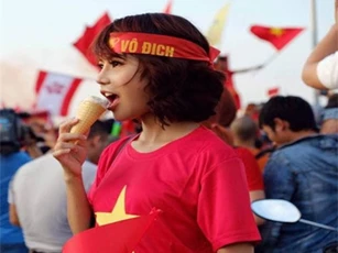 Bị miệt thị 'xấu xúc phạm người nhìn' khi livestream bán hàng, mẹ đơn thân 'lột xác' đầy bất ngờ