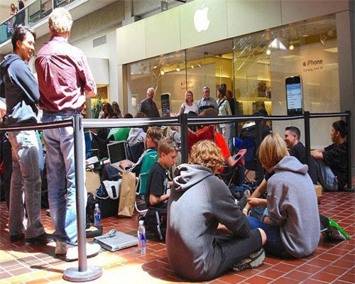 Người xếp hàng chuyên nghiệp: Ngành nghề kỳ lạ nhưng cực "ăn nên làm ra" vào dịp lễ hội mua sắm Black Friday