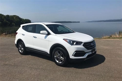 2. Hyundai Santa Fe 2018 (giá khởi điểm: 24.950 USD).