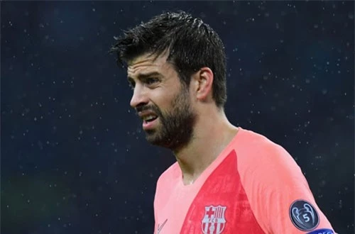 Trung vệ: Gerard Pique (Barcelona).