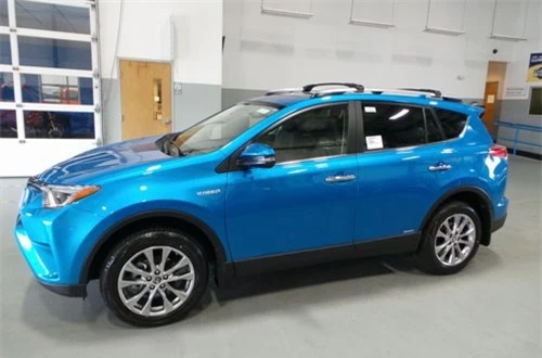 6. Toyota RAV4 Hybrid 2018 (giá khởi điểm: 27.235 USD).