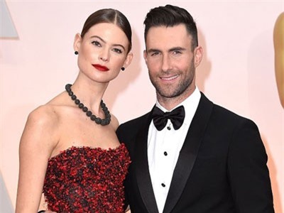 Vợ chồng thiên thần nội y Behati Prinsloo “trốn” con đi chơi
