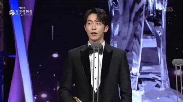 Bất chấp diễn xuất gây tranh cãi, giải thưởng Rồng Xanh danh giá nhất màn ảnh Hàn vẫn gọi tên Nam Joo Hyuk - Ảnh 1.