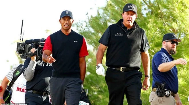 Đại chiến golf "2 tỷ đô": Tiger Woods chơi đẹp với đối thủ & cái kết sốc - 2