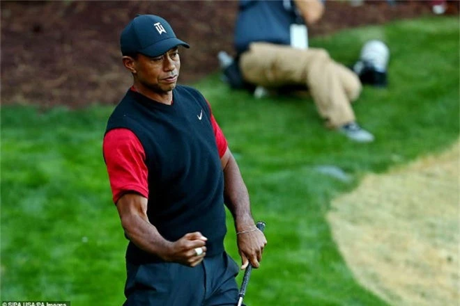 Đại chiến golf "2 tỷ đô": Tiger Woods chơi đẹp với đối thủ & cái kết sốc - 3