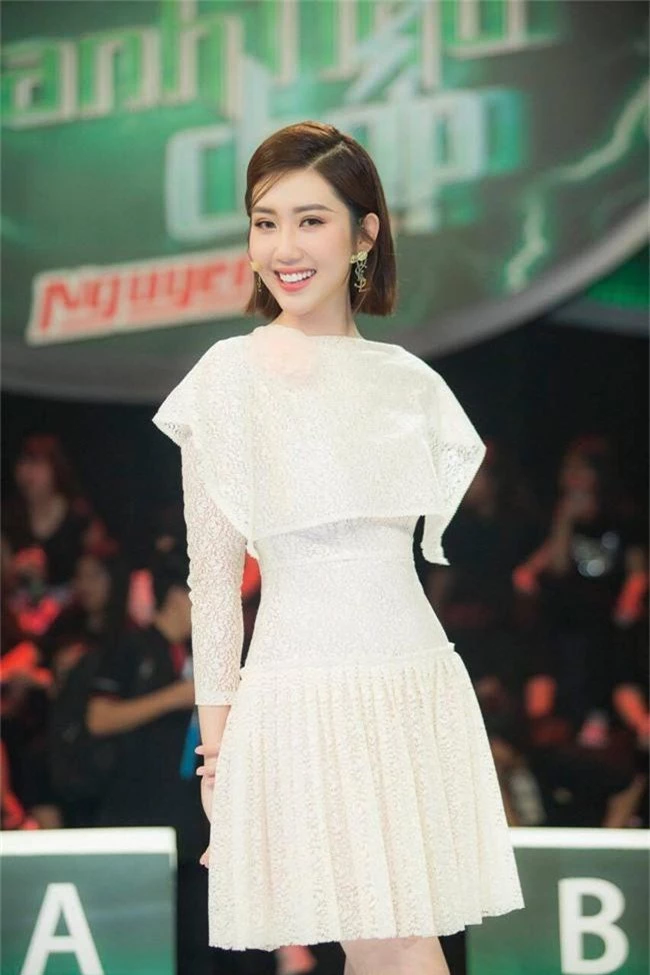 Hân Hoa hậu Thúy Ngân lần đầu đọ sắc Angela Phương Trinh trên truyền hình - Ảnh 3.