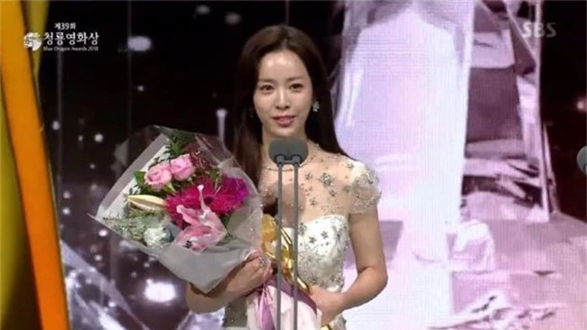 Ngọc nữ Han Ji Min ẵm trọn danh hiệu Ảnh Hậu tại Giải Rồng Xanh 2018 - Ảnh 3.