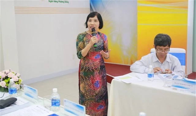  Phó giáo sư, Tiến sĩ Nguyễn Thị Kim Anh, Phó hiệu trưởng trường CĐ Sư phạm Trung ương TPHCM trao đổi tại hội thảo. 