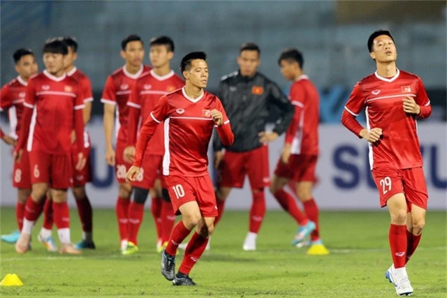  Văn Quyết nhiều khả năng sẽ ngồi dự bị ở trận đấu với Campuchia - Ảnh: Gia Hưng 