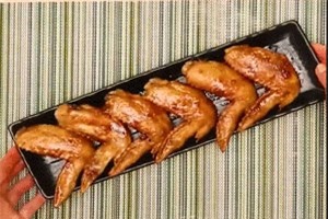 Clip: Cách làm món cánh gà chiên cay ngọt hương vị Nagoya, Nhật Bản