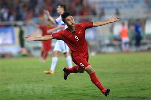 Clip: Quang Hải kiến tạo cơ hội cho Văn Đức ‘nã đại bác’ tung lưới Campuchia