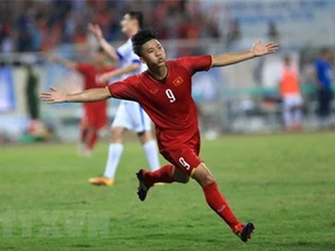 Clip: Quang Hải kiến tạo cơ hội cho Văn Đức ‘nã đại bác’ tung lưới Campuchia