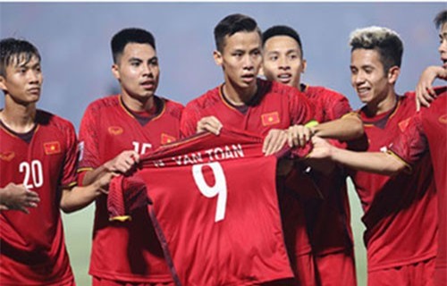 “Hành động bất thường”, đồng đội ngầm báo hung tin về Văn Toàn 