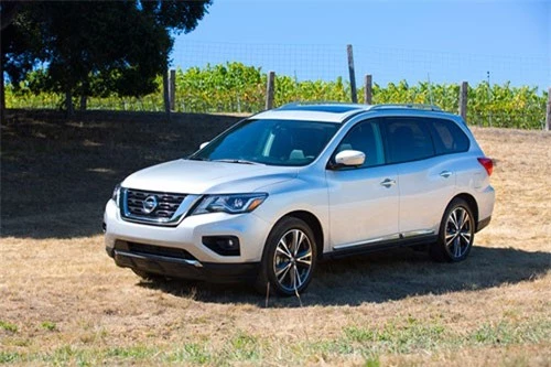 1. Nissan Pathfinder 2018 (giá khởi điểm: 31.040 USD).