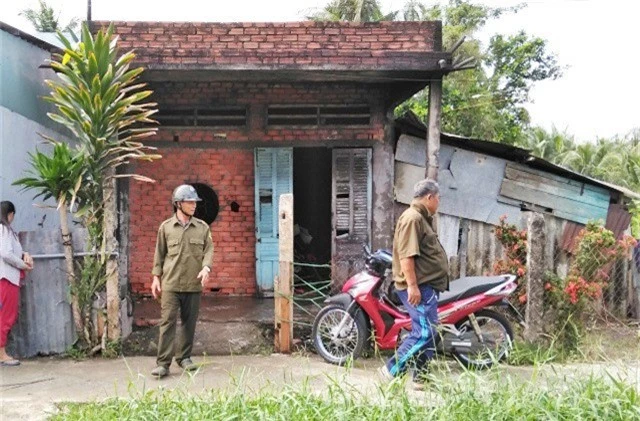 Tiền Giang: Thanh niên có biểu hiện ngáo đá đốt nhà cha đẻ. Trong lúc có biểu hiện ngáo đá, một thanh niên ở tỉnh Tiền Giang đã bất ngờ khóa trái cửa rồi châm lửa đốt nhà cha đẻ của mình. (CHI TIẾT)