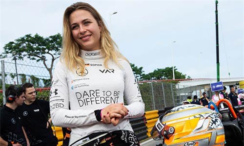 Mỹ nhân làm xôn xao đua xe thế giới: Tai nạn kinh hoàng và tấn công F1