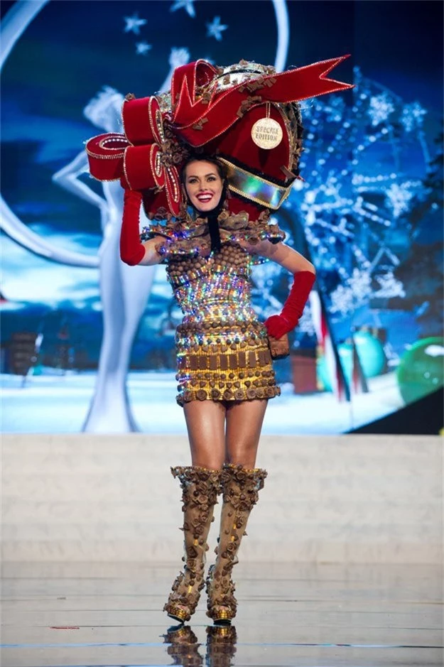  Miss Universe 2012 - người đẹp Venezuela: Bộ trang phục lấy cảm hứng từ sô-cô-la. 