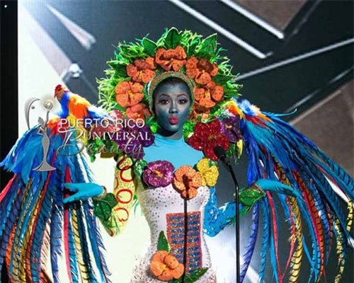 20 bộ trang phục dân tộc lạ kỳ… “hài hước đến khó tin”