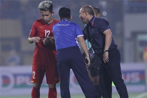 Tiết lộ bức “mật thư” HLV Park Hang-seo đưa cho Hồng Duy