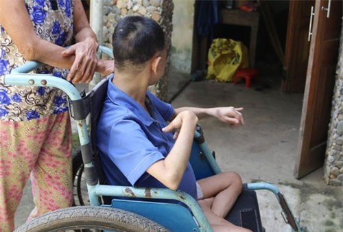 Cô gái bại liệt nặng 20kg bị xâm hại đến mang thai