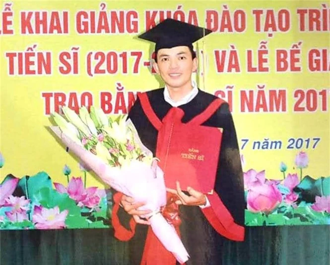 Một tiến sĩ lừa tình hàng loạt phụ nữ, có nhiều con rơi. Mặc dù Thịnh đang có vợ, 2 con hợp pháp, sinh sống tại P.1, TP.Bạc Liêu, tỉnh Bạc Liêu nhưng đã sử dụng giấy tờ giả của cơ quan, tổ chức để lừa sống chung như vợ chồng với nhiều phụ nữ, vi phạm Luật Hôn nhân gia đình. (CHI TIẾT)