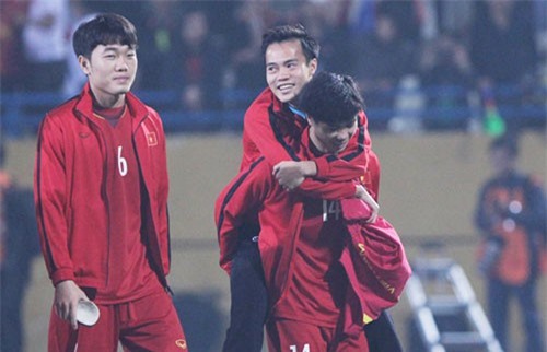 Bầu Đức chuẩn bị đưa Văn Toàn sang Hàn Quốc chữa thương